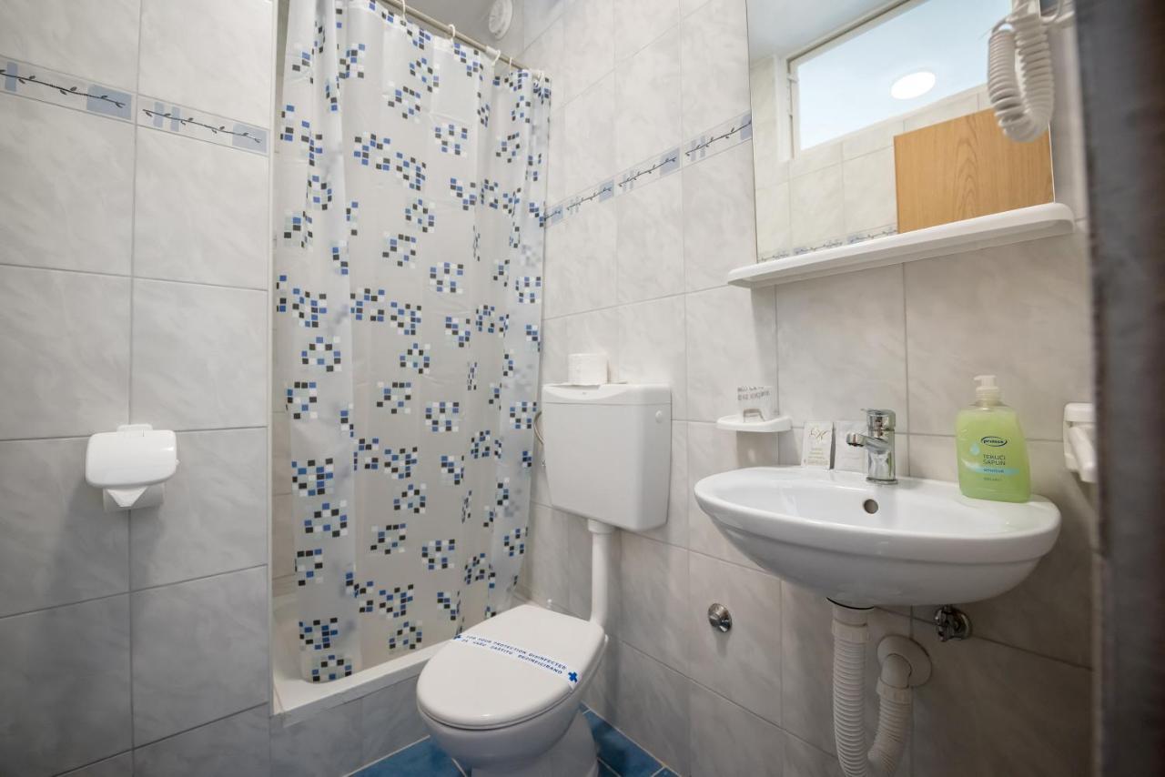 Picic Guesthouse Luka  Exterior photo