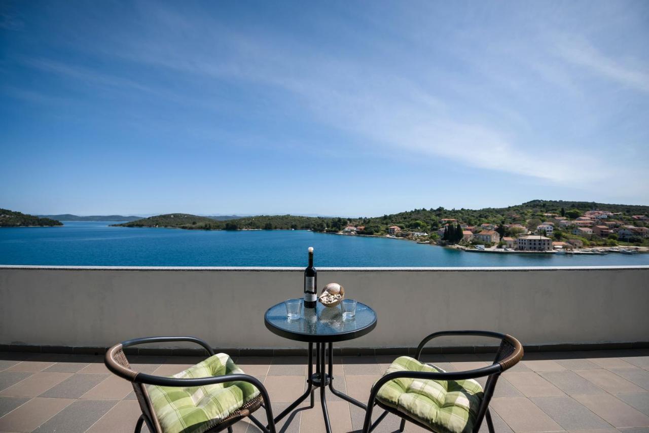 Picic Guesthouse Luka  Exterior photo