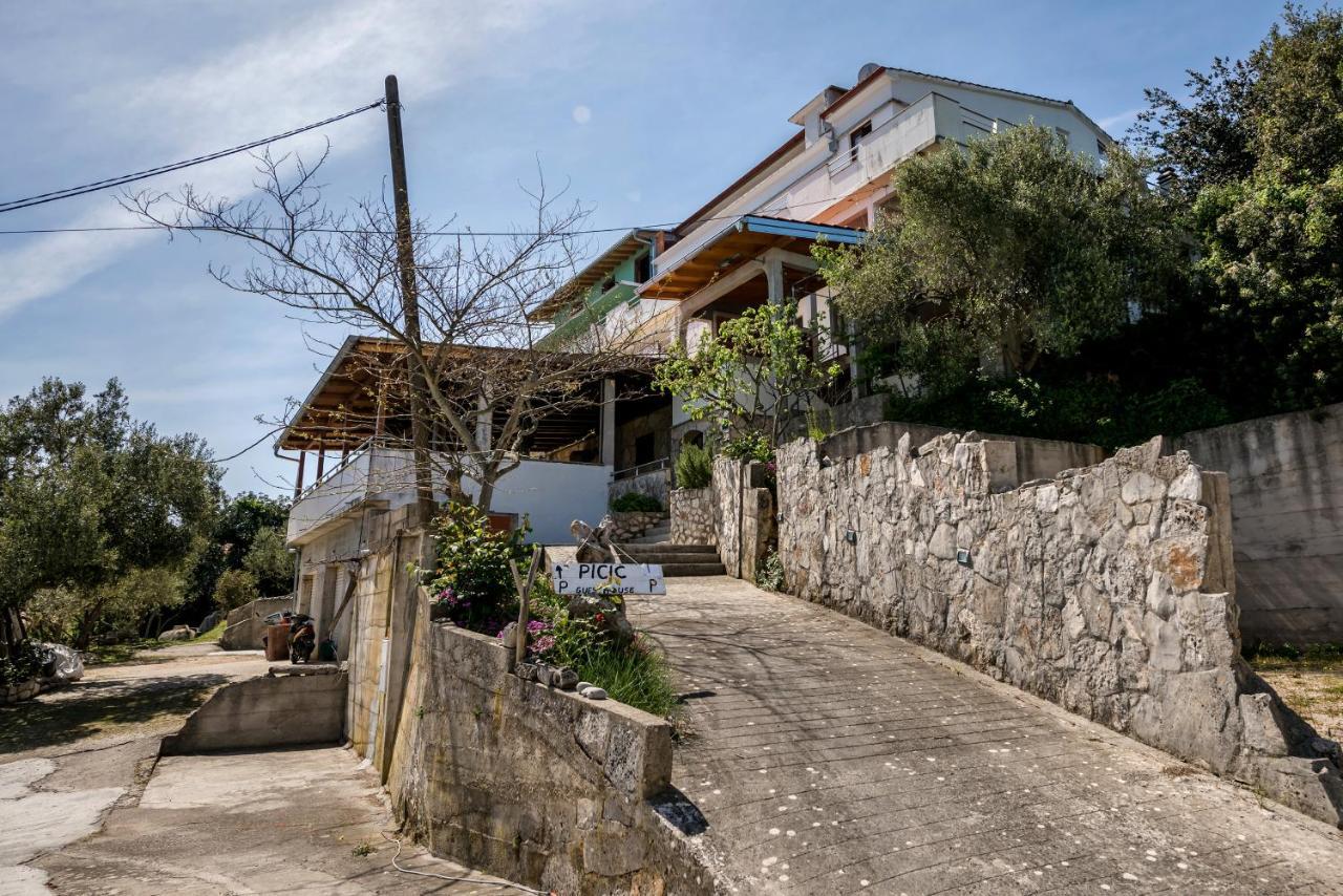 Picic Guesthouse Luka  Exterior photo